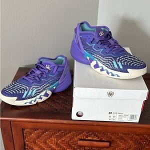 Adding das DON Issue 4 EUC in box mens 11